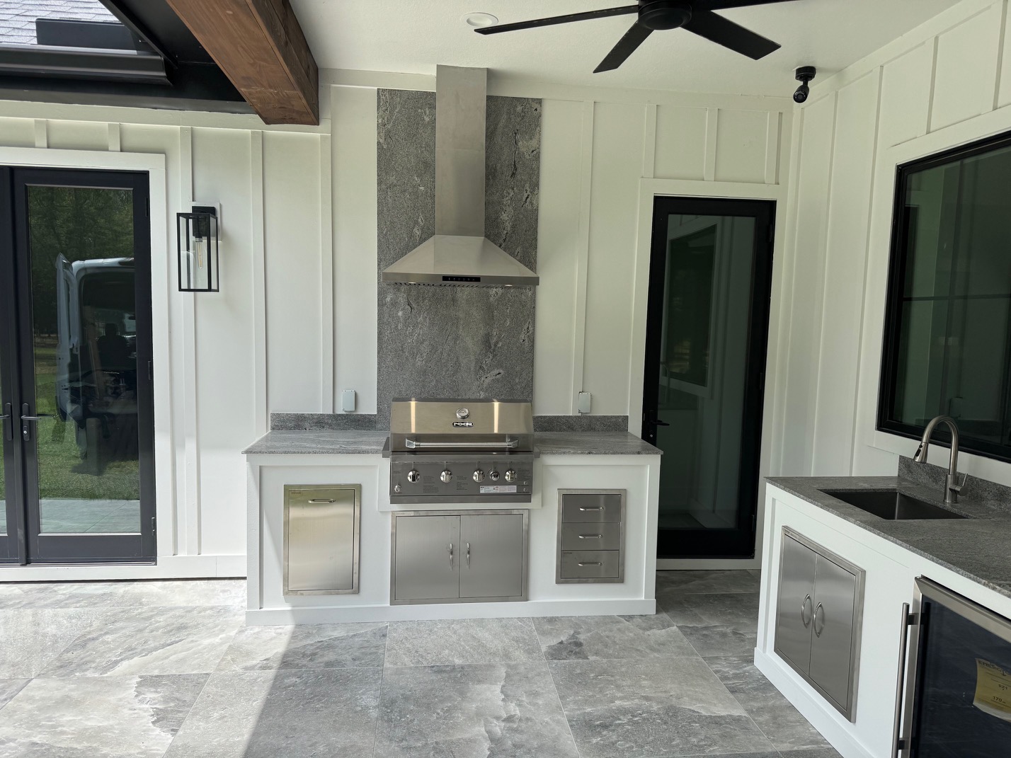 Custom South Florida outdoor kitchen and BBQ project